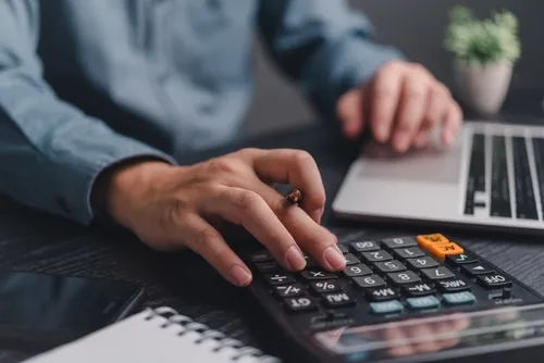 أخصائي إدارة كشوف المرتبات المعتمد